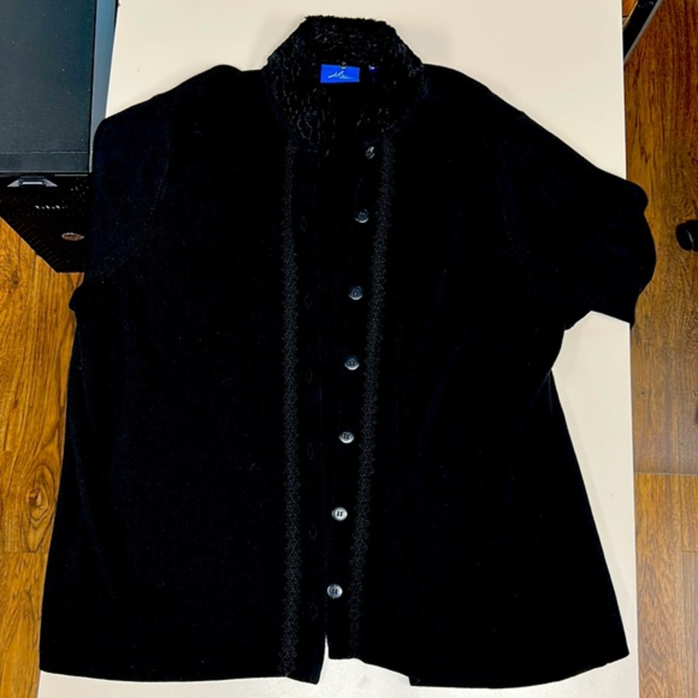 JH collections black‎ sweater size 3x in excellent condition.